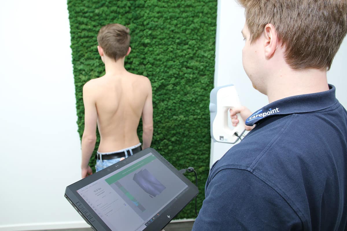 Digitales Vermessen des Oberkörpers - geht schnell, tut nicht weh.